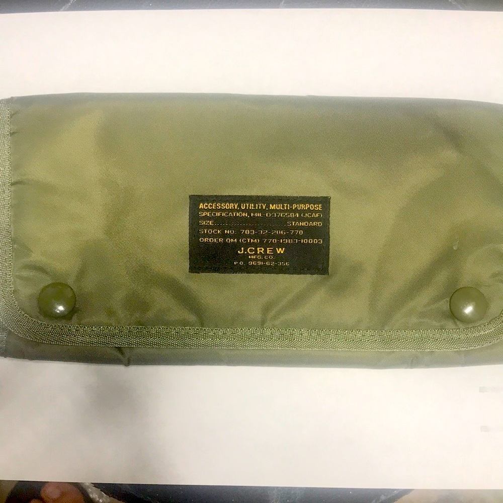 J.Crew (H4782) military style travel wallet. Discontinued. NWOT